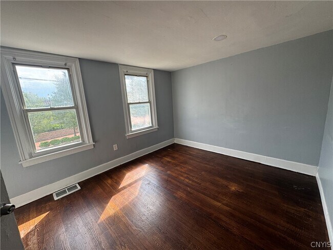 Foto del edificio - 724 Warren St