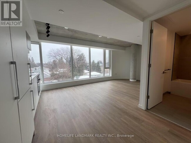 Building Photo - 689-689 The Queensway