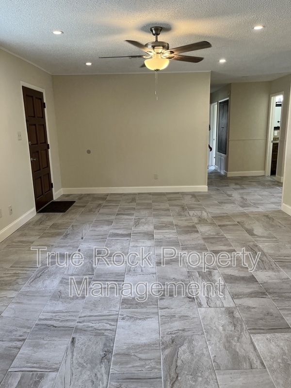 Building Photo - 14145 Cr 3500 Lp