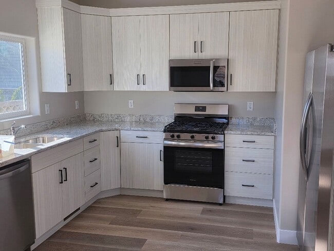 Building Photo - Inviting upstairs unit now available