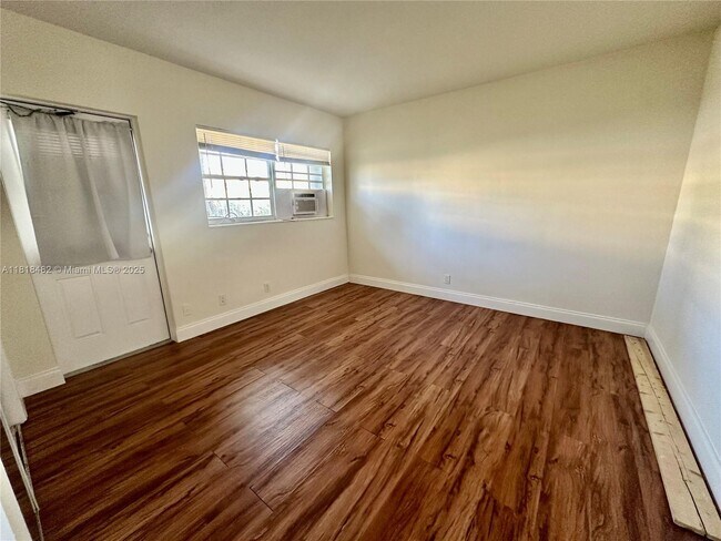 Foto del edificio - 5420 NE 22nd Terrace