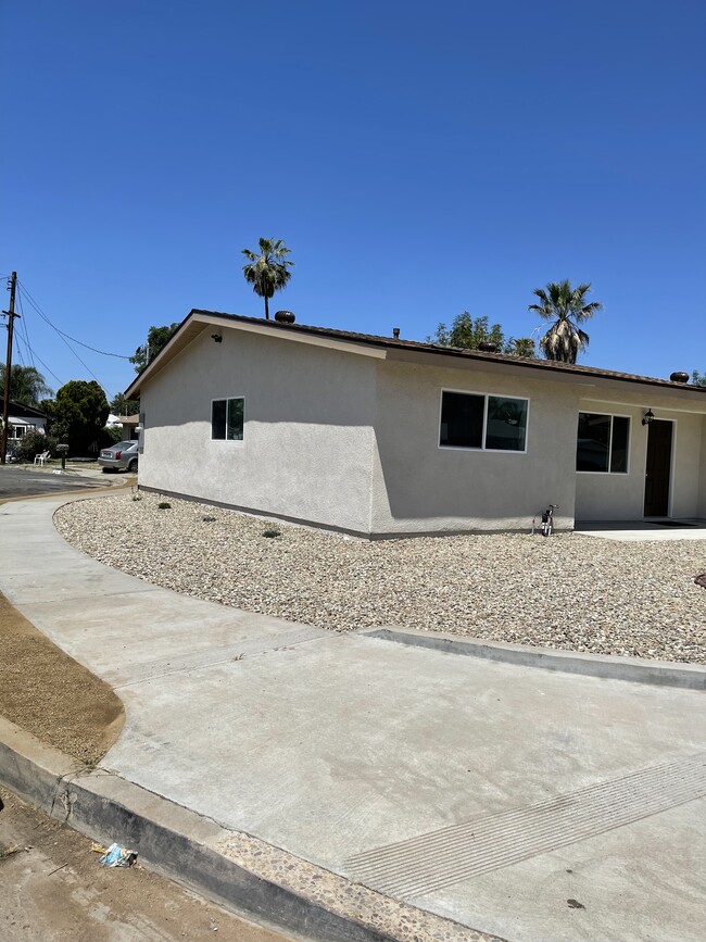 Building Photo - 1043 N Ivy St