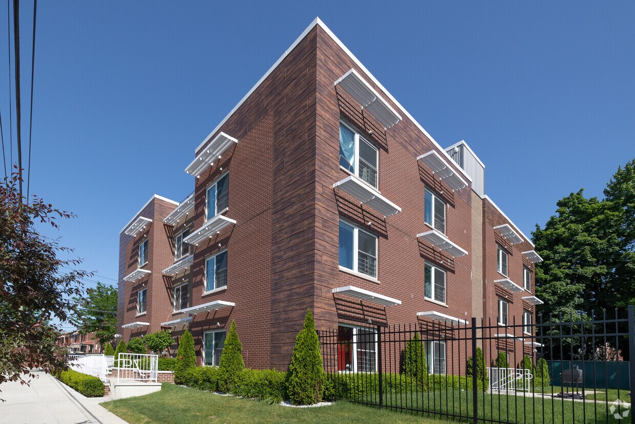 Building Photo - 581-583 Belmont Ave