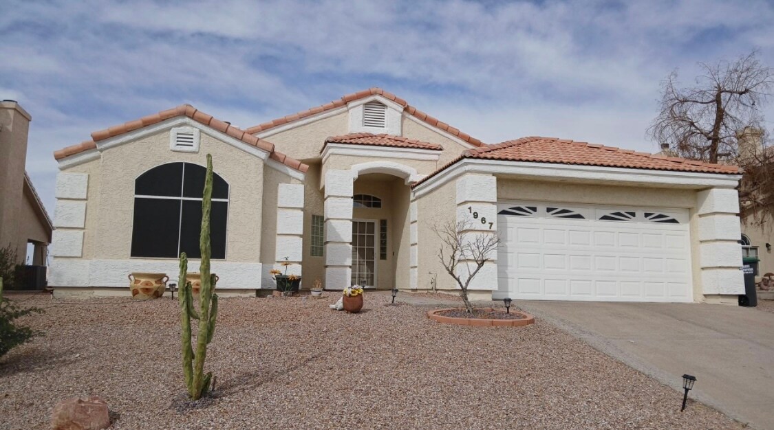 Primary Photo - 1967 E Desert Dr