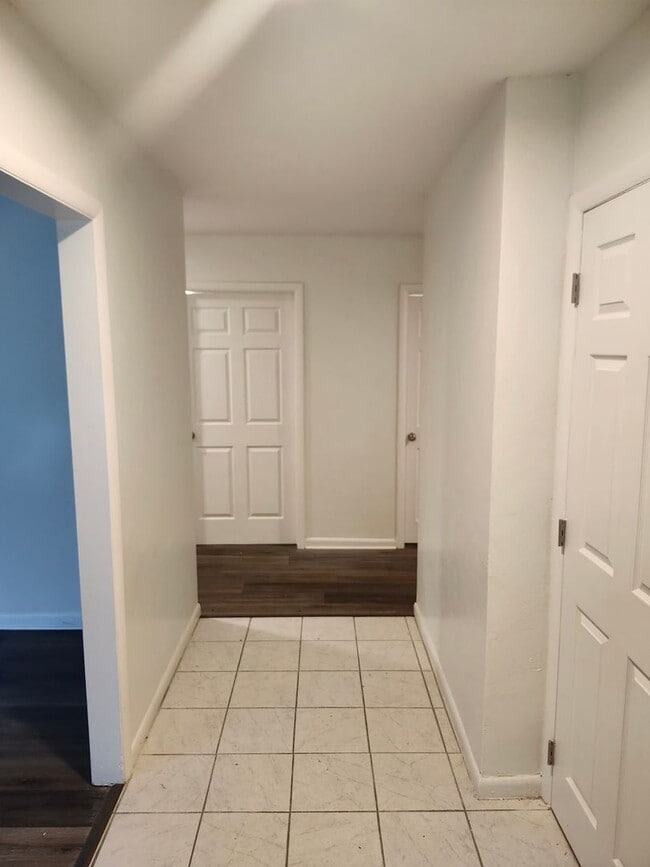 Building Photo - 422 Gaither Dr