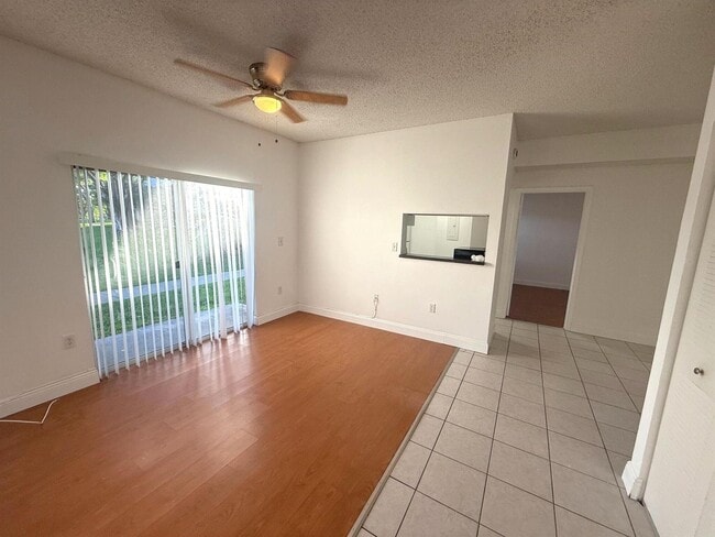 Foto del edificio - 2331 NW 96th Ter