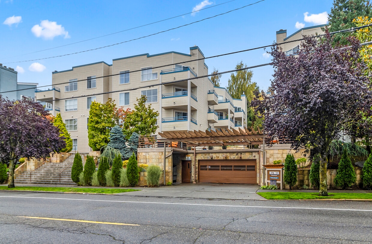 Foto principal - 6970 California Ave SW