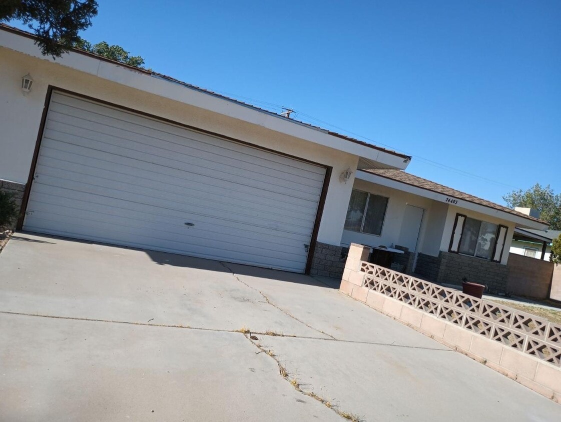 Primary Photo - 24403 Joshua Ave