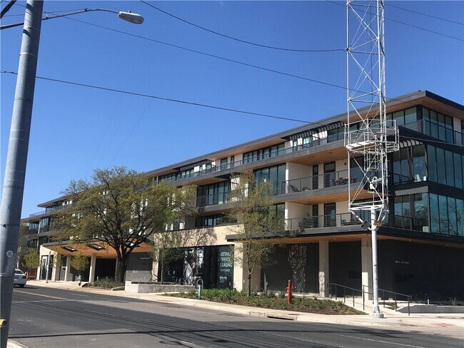 Foto del edificio - 1600 S 1st St