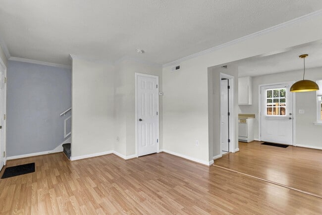 Building Photo - 415 Parkdale Dr
