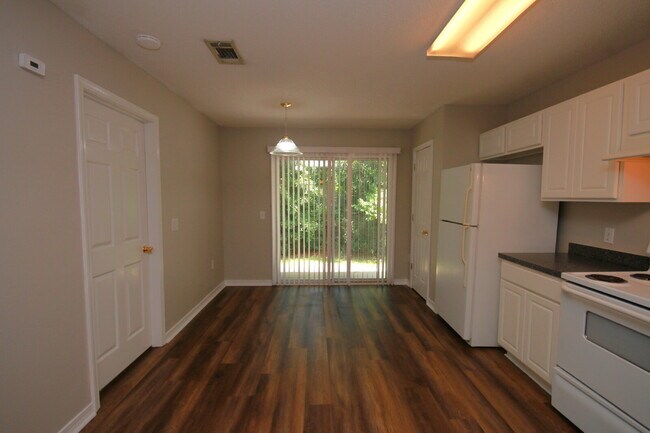 Building Photo - BR/2BA Southwest Pensacola Home with 1-Car Garage, Garden Tub Primary Suite & Convenient Access t...