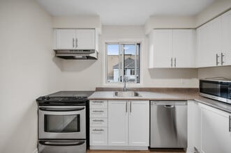 Building Photo - 77 Lakeshore Rd