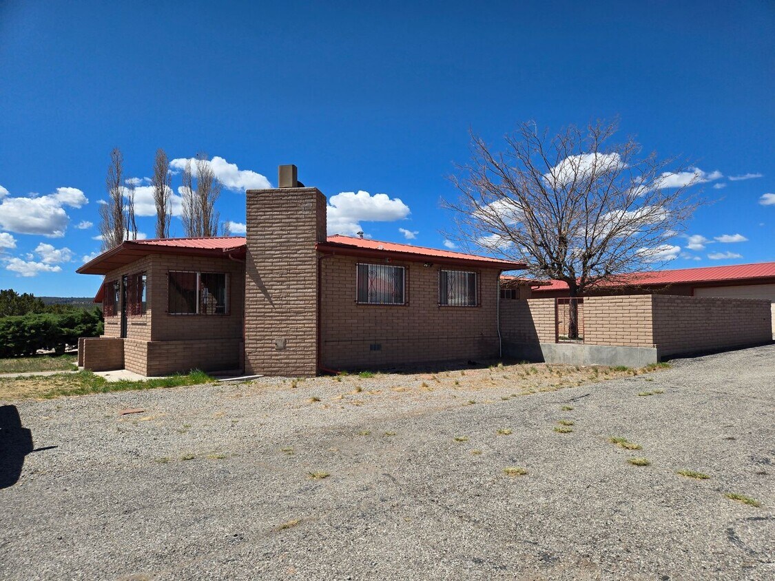 Primary Photo - Spacious 3- Bedroom 3-Bathroom in Thoreau