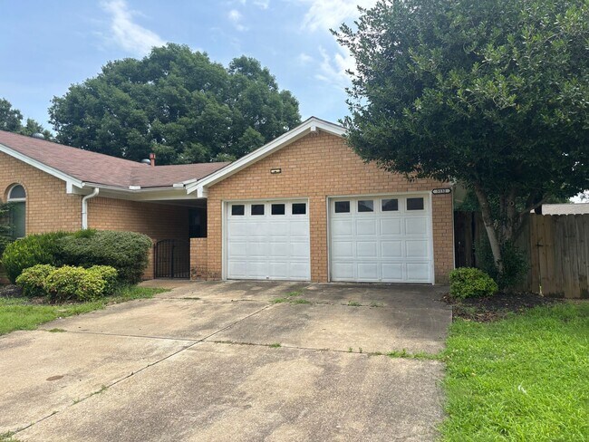 Foto del edificio - 3132 Rosebay Ln