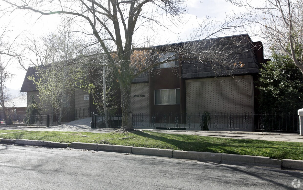 Foto del edificio - Royal Oaks