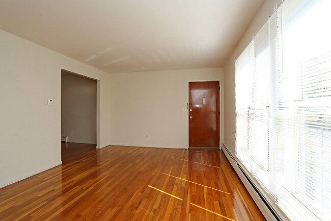 Foto del edificio - 14 Revere Dr