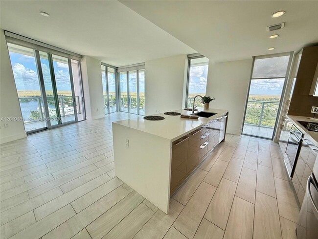 Photo - 2000 Metropica Wy Apartment