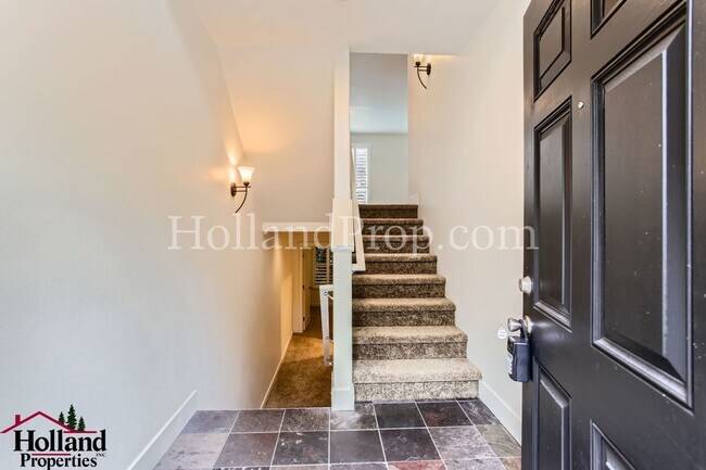 Building Photo - ** BEST PRICE ** - Wonderful 3 Bed 3 Bath ...
