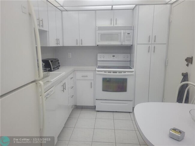 Foto del edificio - 1985 S Ocean Dr