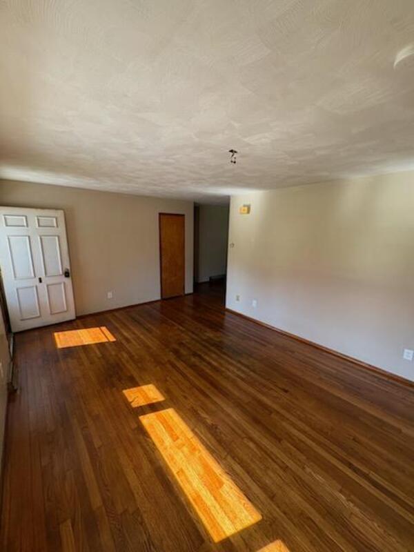 Foto del edificio - 476 Laurel Woods Dr