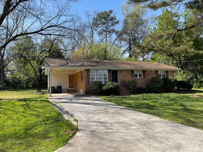Foto del edificio - 3BR 1 BATH - Brick Home on Westside of Ath...
