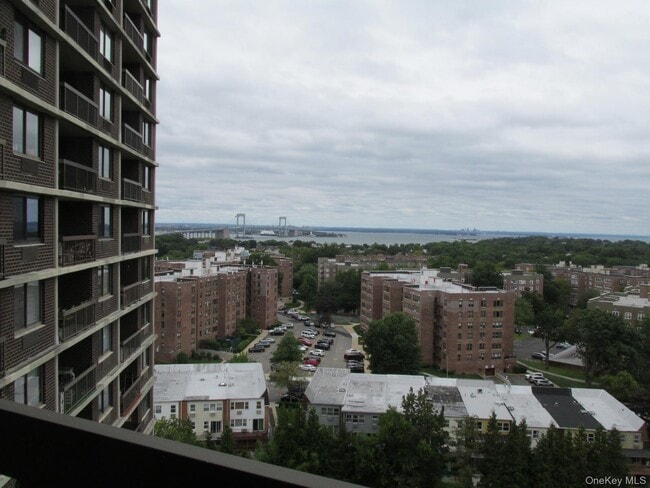 Building Photo - 1 Bay Club Dr