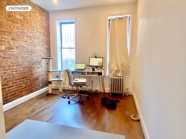 Foto del edificio - 235 E 4th St
