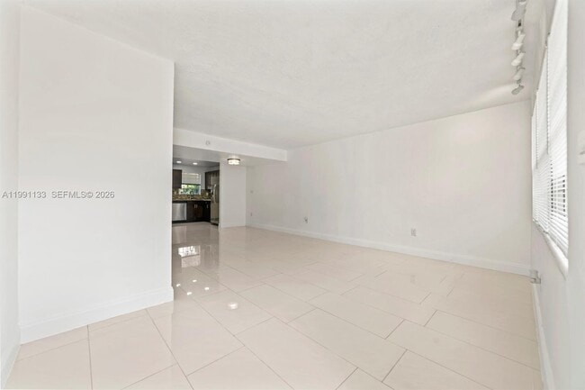 Building Photo - 1560 NE 151st St