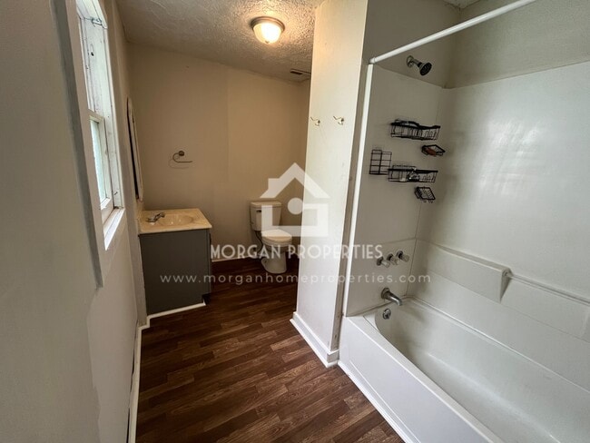 Foto del edificio - 1418 W 5th St