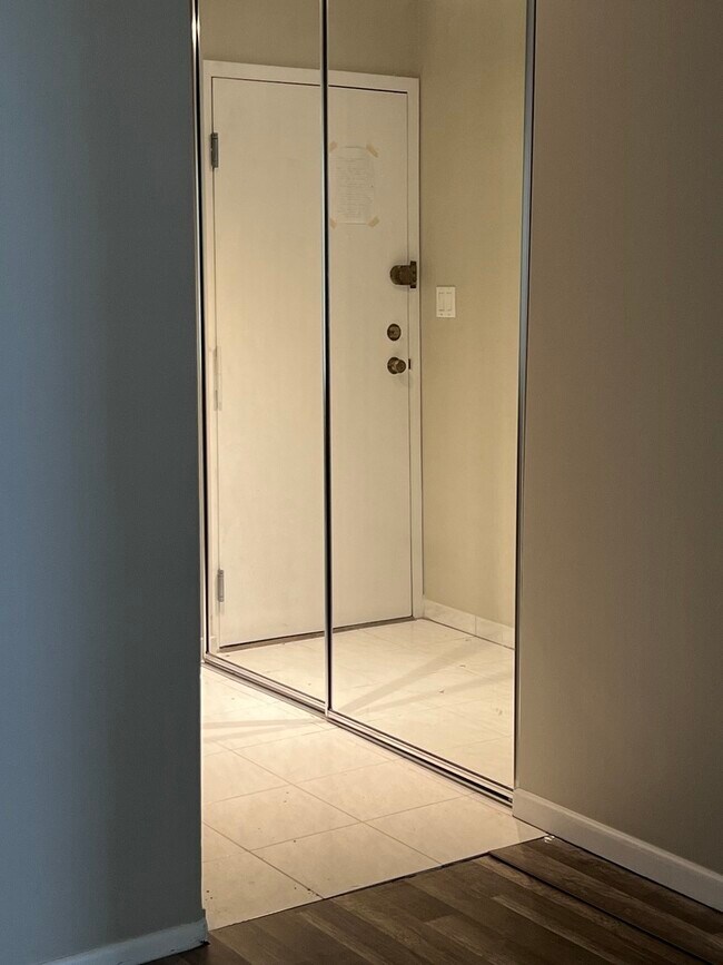 Foto del edificio - 1313 N Ritchie Ct