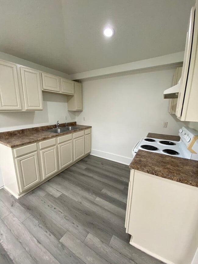 Building Photo - 103 Park Ave