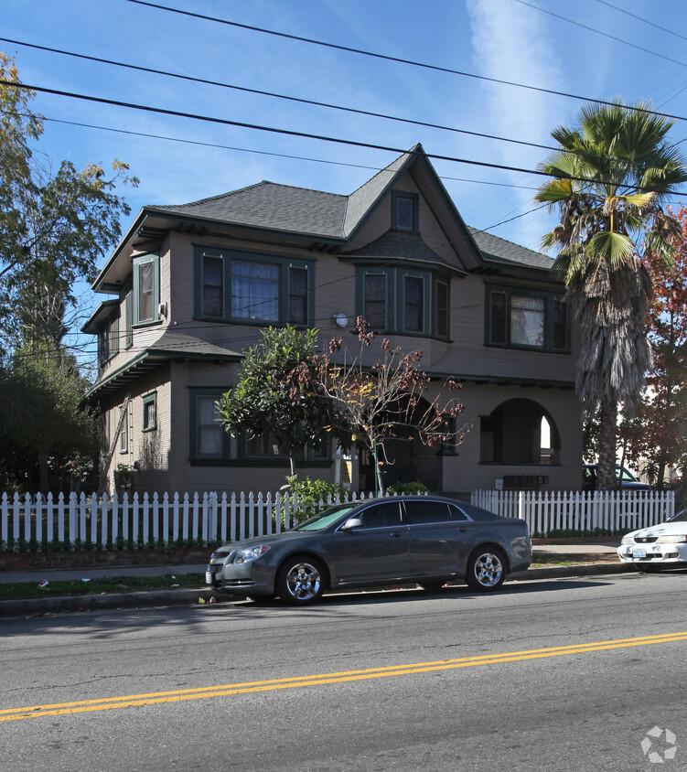 Building Photo - 5959 Echo St