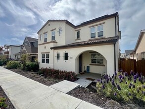 Building Photo - 2995 Pinos Wy
