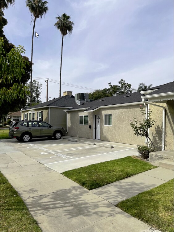 Foto del edificio - 120 N Lomita St