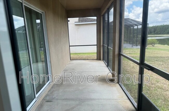 Foto del edificio - 20146 Oakflower Ave