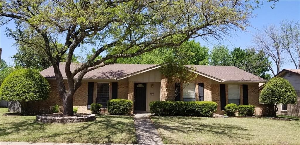 Primary Photo - 2413 Village Green Dr