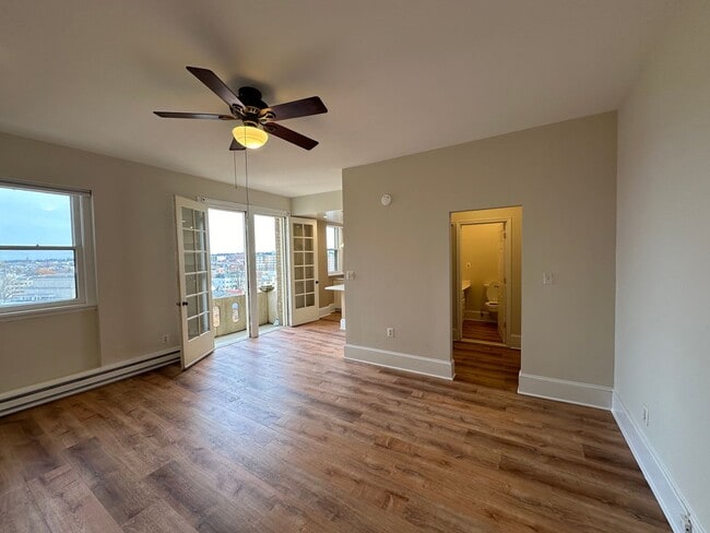 Building Photo - Mount Pleasant Studio Apartment W/Private ...