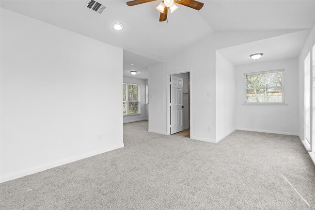 Building Photo - 16643 Lake Cir