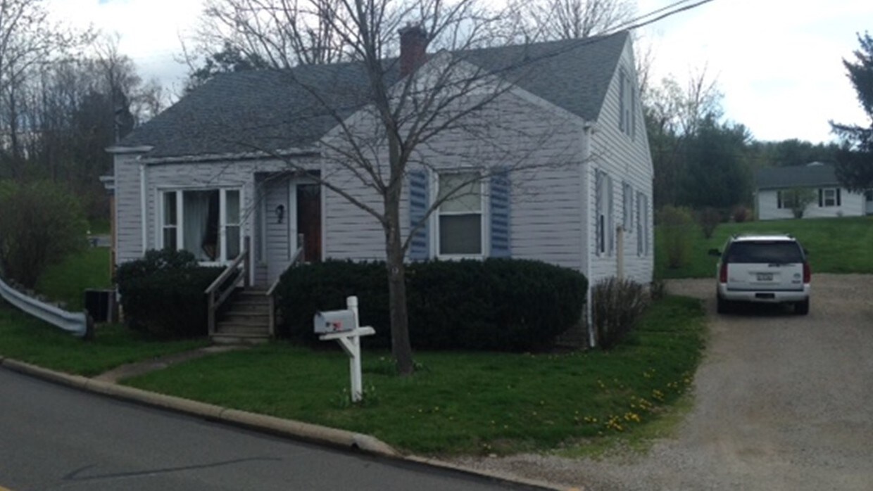 front - 2 Hickory St