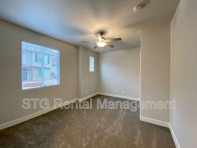 Foto del edificio - 438 N Stone Mountain Dr