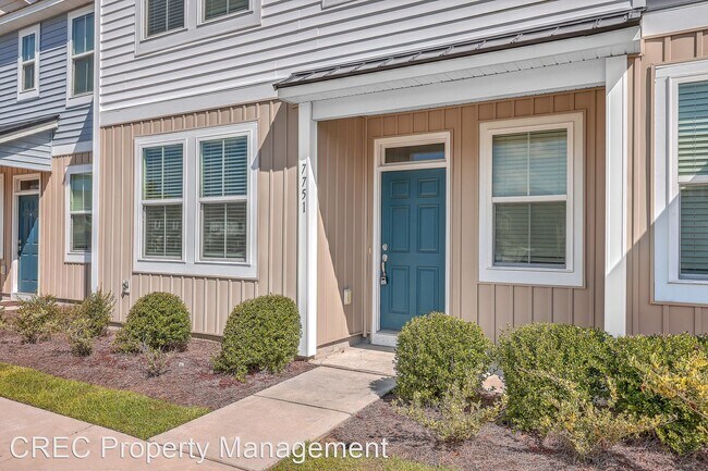 Building Photo - 3 br, 2.5 bath House - 7751 Montview Road