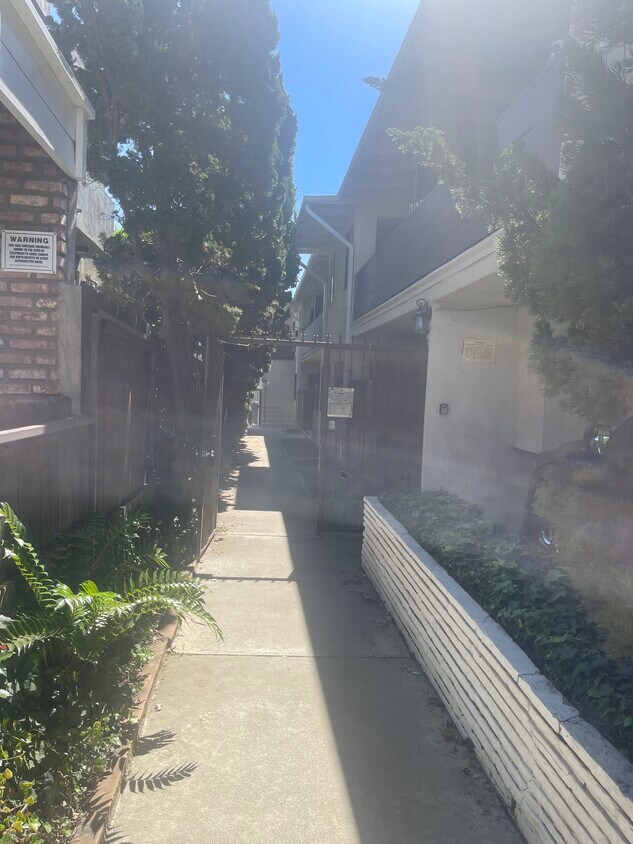 Foto del edificio - 11842 Goshen Ave
