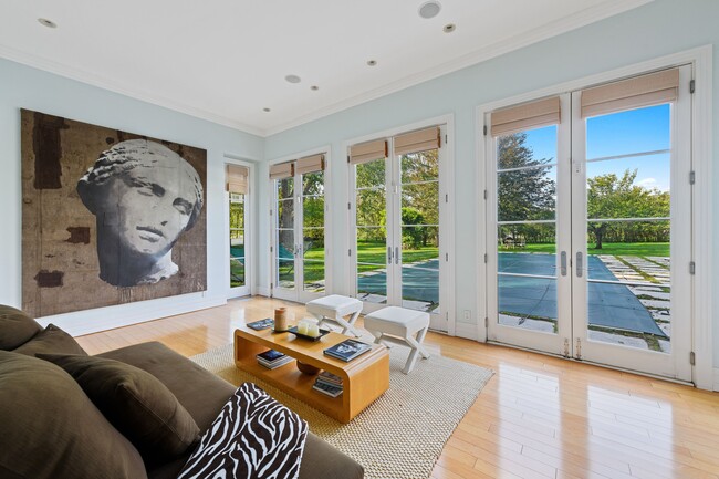 Foto del edificio - 244 Flying Point Rd