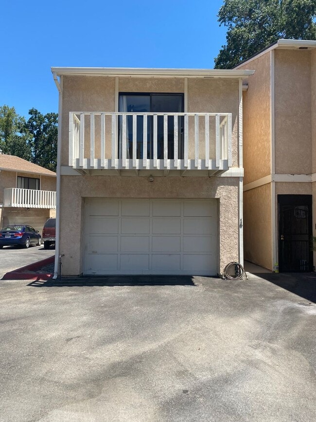 Foto del edificio - Country Club Estates - Townhouse