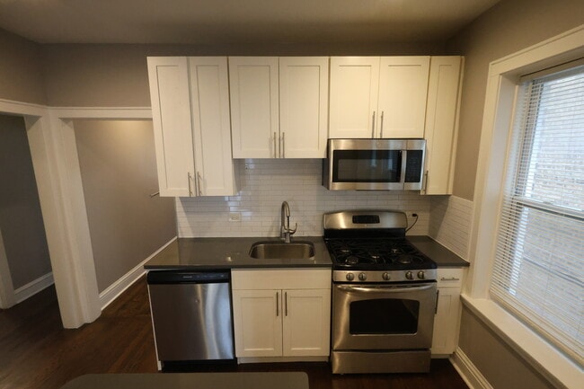 Building Photo - 5653 N Talman Ave