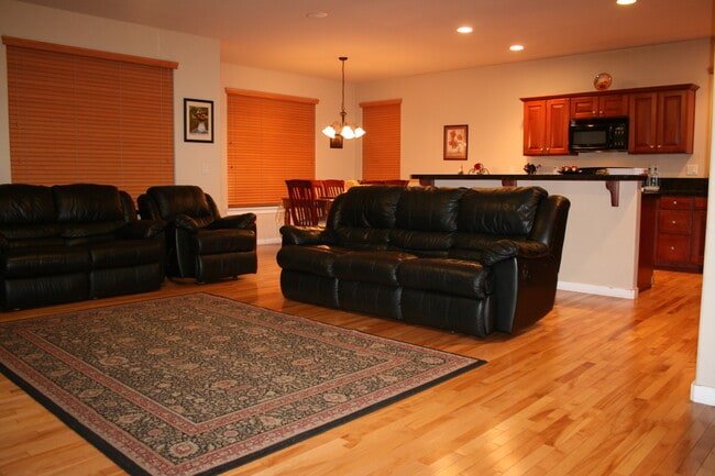 Great room - 2471 Northwest Byrne Terrace
