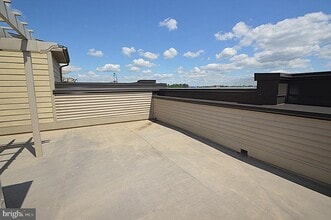 Building Photo - 44840 Tiverton Sq