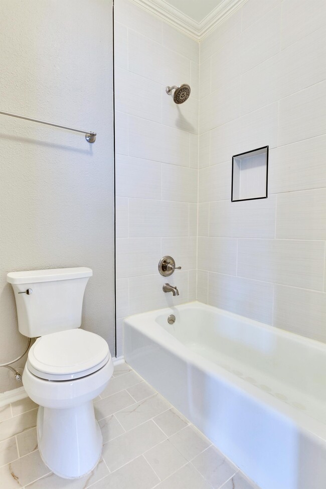 Building Photo - 10819 Crown Colony Dr