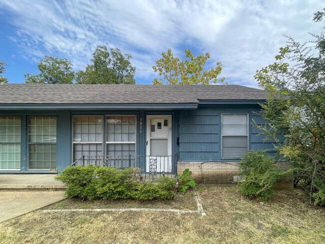 Building Photo - 3801 Parkwood St