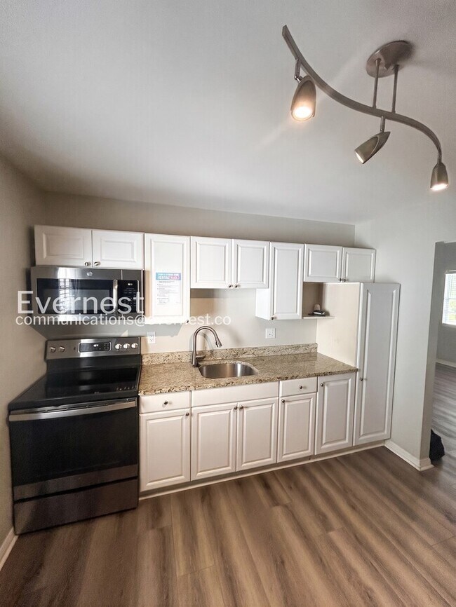 Building Photo - 1-Bed.1-Bath Condo/Pet Friendly/Available Soon!